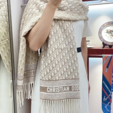 CHRISTIAN DIOR